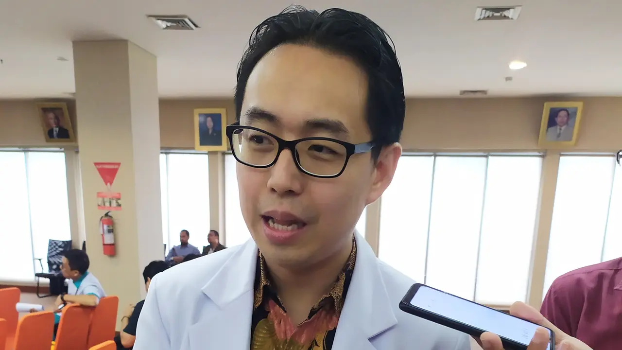 dr. Robert Sinto, SpPD