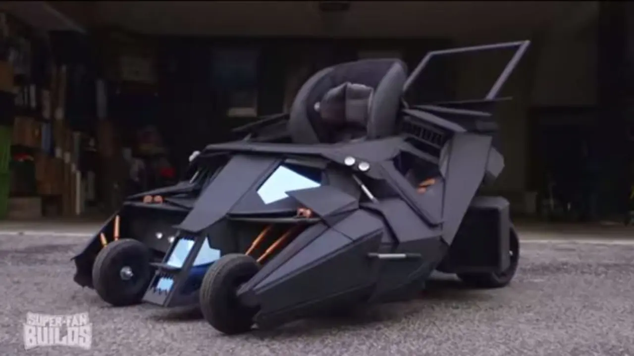 Manjakan Anak, Kereta Bayi Pun Disulap Jadi Batmobile