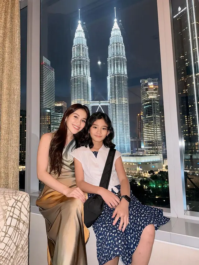 Potret Ayu Ting Ting yang sedang liburan ke Malaysia (Sumber: Instagram/@ayutingting92)