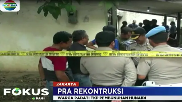 Polisi menggelar prarekonstruksi kasus pembunuhan terhadap pensiunan TNI AL di Pondok Labu, Cilandak, Jakarta Selatan.