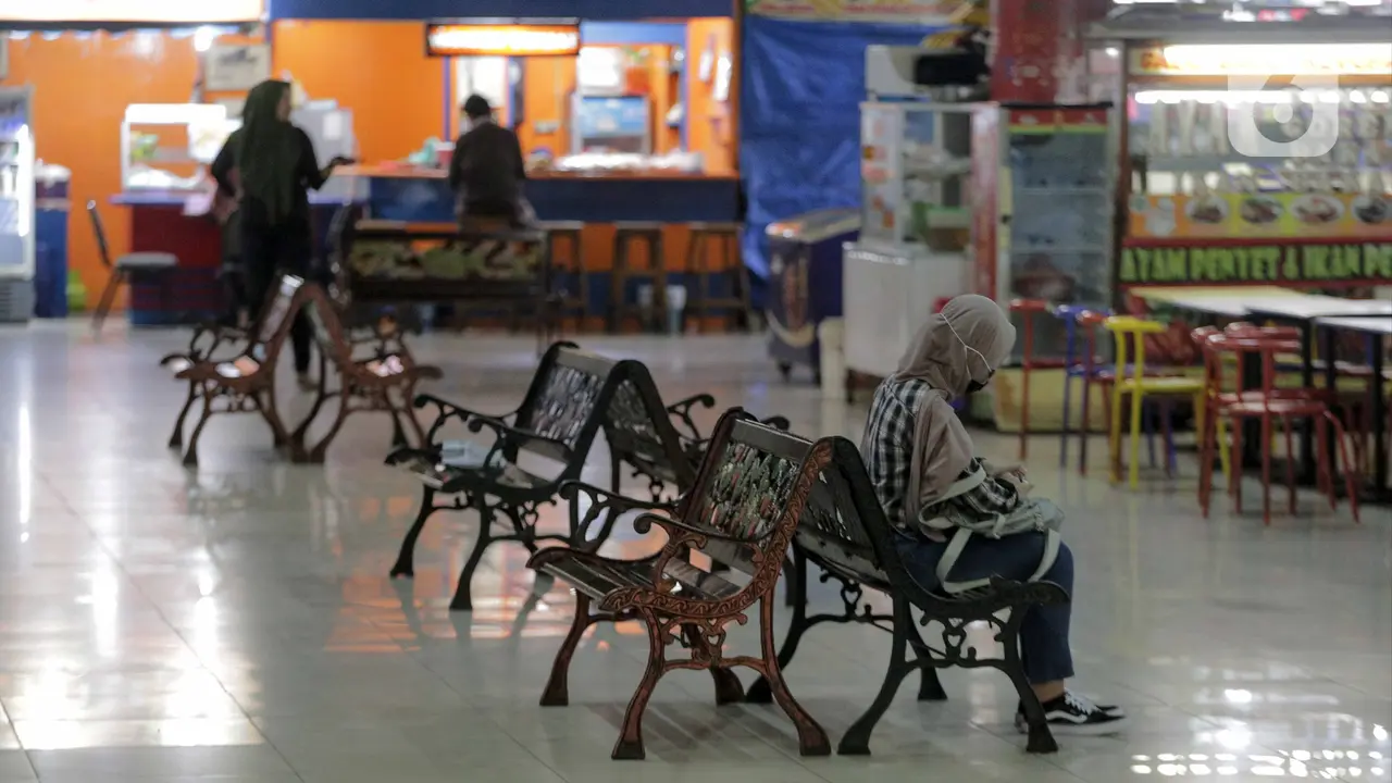 Pusat Perbelanjaan Pasaraya Blok M Sepi Akibat Corona
