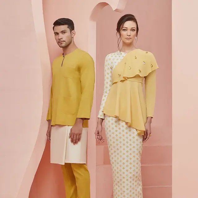 Baju Kurung yang Dipadukan dengan Warna Cerah