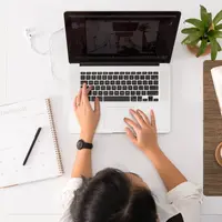 Ilustrasi perempuan bekerja. (dok. Unsplash.com/@chuklanov)