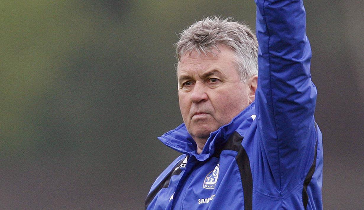 Pada 23 pertandingan bersama Chelsea, Guus Hiddink hanya menelan satu kali kekalahan. (AFP/Glyn Kirk)