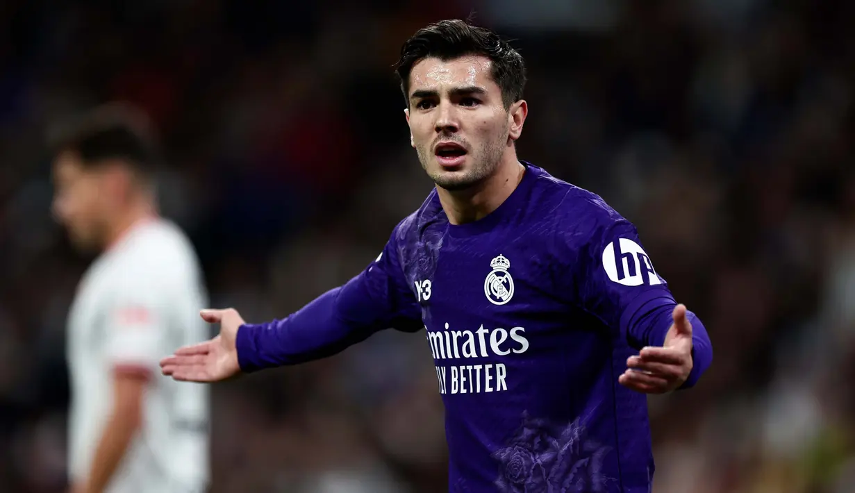Kemenangan ini semakin mengokohkan posisi Real Madrid di puncak klasemen sementara Liga Spanyol 2023/2024 dengan 75 poin dari 30 laga. (AP Photo/M. Gracia Jimenez)