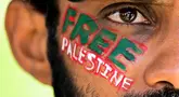 Seorang demonstran ikut serta dalam aksi unjuk rasa menentang Israel untuk menunjukkan solidaritasnya dengan rakyat Palestina, di luar kantor Perserikatan Bangsa Bangsa (PBB) di Colombo, Sri Lanka pada 20 Agustus 2025. (Ishara S. KODIKARA/AFP)