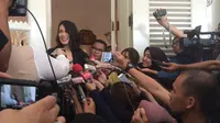 Sophia Latjuba usai bertemu Gubernur DKI Jakarta Basuki Tjahaja Purnama, Jumat (14/10/2016). (Delvira Chaerani Hutabarat/Liputan6.com)