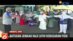 Mereka berolahraga senam rutin dan lari 800 meter untuk meningkatkan daya tahan tubuh saat di tanah suci.