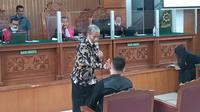 M Kece saat memberikan kesaksian dalam persidangan lanjutan kasus dugaan penganiayaan dengan terdakwa Irjen Napoleon Bonaparte. (Merdeka.com/Nur Habibie)