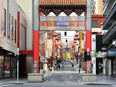 Suasana sebuah jalan di Pecinan Melbourne, Australia (3/8/2020). Negara Bagian Victoria mengeluarkan Status Darurat Bencana sejak Minggu (2/8) malam waktu setempat. (Xinhua/Bai Xue)