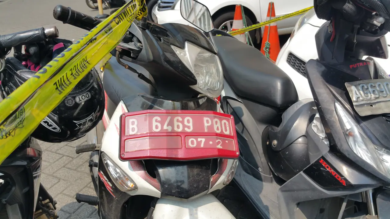 Tempat fitnes yang diduga menjadi lokasi pesta seks kaum gay di ruko Kelapa Gading, Jakarta Utara, kini diberi garis polisi..