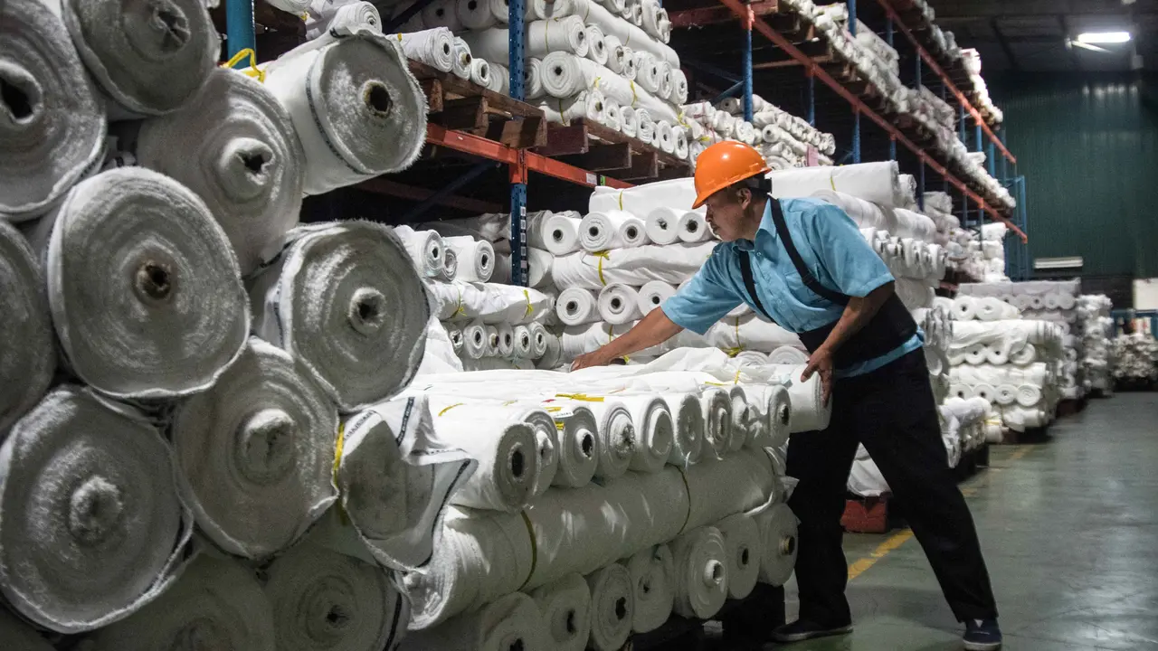 Industri dan Produk Tekstil Indonesia Hadapi Tekanan Berat Imbas Lonjakan Harga Bahan Baku Berbasis Petrokimia