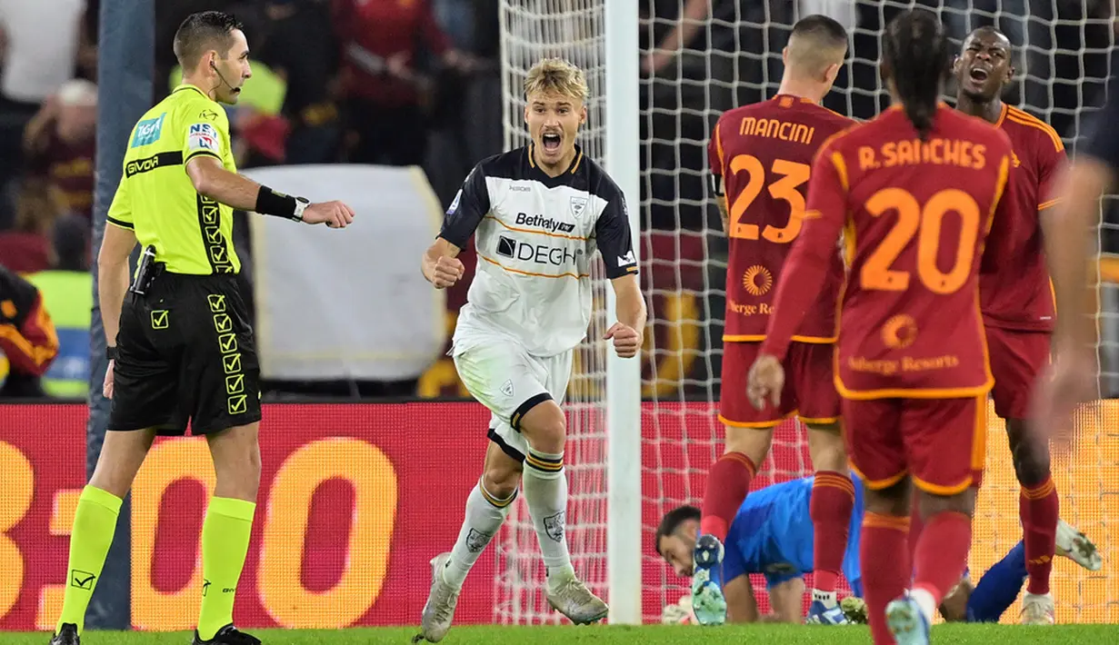 AS Roma kebobolan pada menit ke-71 dari serangan cepat. Lameck Banda menusuk di kiri dan berhasil lolos dari tekanan dua bek AS Roma. Bola bergulir ke Pontus Almqvist dan disepak ke pojok kiri bawah gawang. (Alfredo Falcone/LaPresse via AP)
