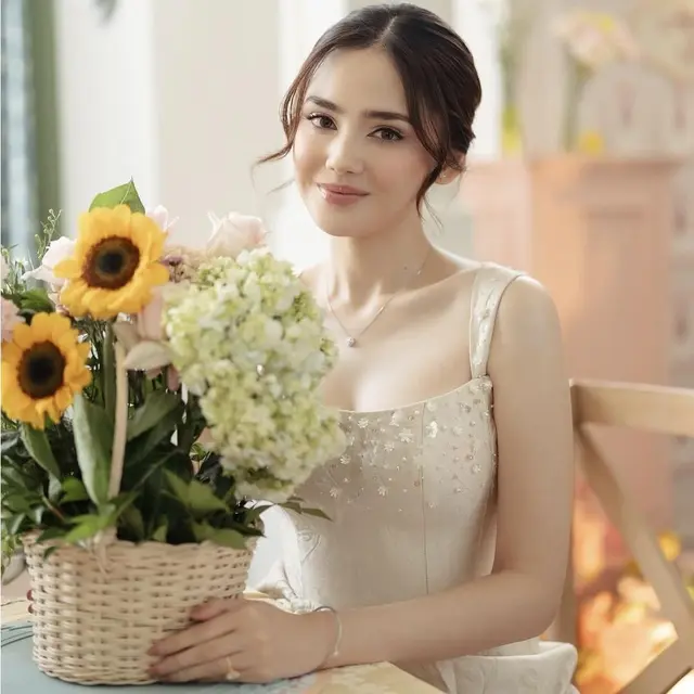 Cerita Syifa Hadju Jaga Kulit Glowing dan Kenyal Jelang Hari Bahagia dengan El Rumi, Bukan Sekadar Skincare