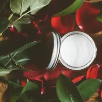 Ilustrasi Skincare | unsplash.com/@andiwhiskey