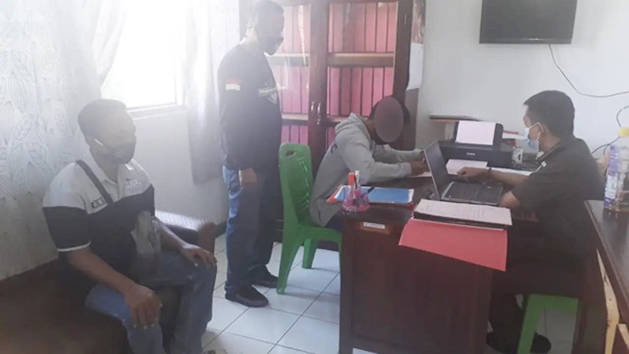Penyerahan tersangka dan barang bukti ini dipimpin Kanit Reskrim Polsek Essang, Talaud, Ipda Y Azhar dan diterima oleh Jaksa Aditya TB.