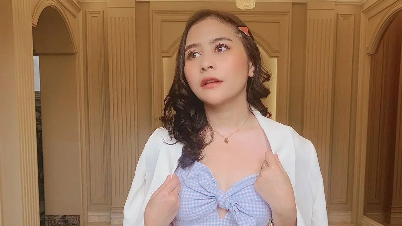Ragam Gaya Cantik Prilly Latuconsina Pakai Outfit Putih, dari Blazer, Kebaya, hingga Gaun Pengantin