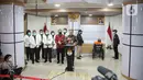 Ketua Komisi Pemberantasan Korupsi (KPK) Firli Bahuri memberikan keterangan saat rilis kasus dugaan korupsi Gubernur Papua Lukas Enembe di Paviliun Kartika, Rumah Sakit Pusat Angkatan Darat (RSPAD) Gatot Subroto, Jakarta, Selasa (10/1/2023). Lukas Enembe dihadirkan KPK saat rilis terkait kasus dugaan korupsi pemberian gratifikasi proyek infrastruktur di Provinsi Papua. (Liputan6.com/Faizal Fanani)