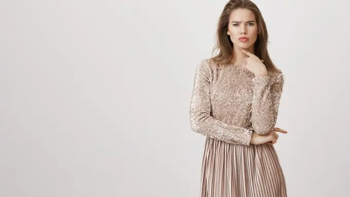 Ilustrasi Gamis Kombinasi Brokat (credit: cookie_studio/freepik)