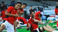 Tiga jagoan lini belakang Timnas Indonesia, Rizky Ridho, Pratama Arhan, dan Sandy Walsh mengikuti sesi latihan di Netstrata Jubilee, Sydney, Selasa (18/3/2025) malam jelang laga melawan Timnas Australia. (Dok. PSSI)
