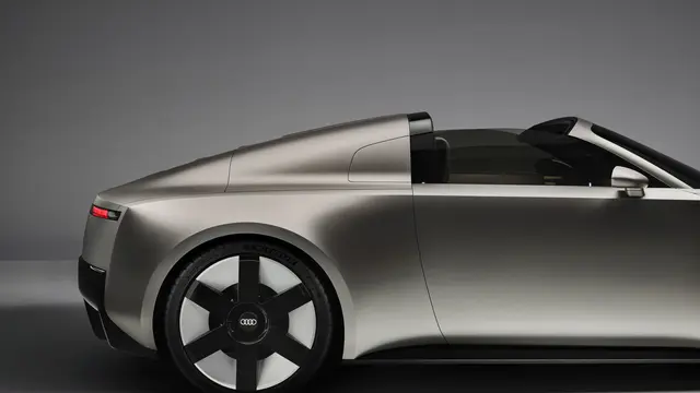 Audi untuk pertama kalinya menyematkan hardtop elektrik dua bagian pada Concept C, menjaga siluet sporty meski atap terbuka (Audi)