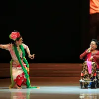 Waldjinah dan Didik Nini Thowok