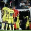 Wasit Isidro Escuderos mengacungkan kartu merah kepada penyerang Real Madrid, Vinicius Junior (kedua dari kiri), dalam pertandingan Liga Spanyol melawan Villarreal di Stadion Santiago Bernabeu, Madrid, Minggu (11/10/2026) dini hari WIB. (Oscar Del Pozo / AFP)
