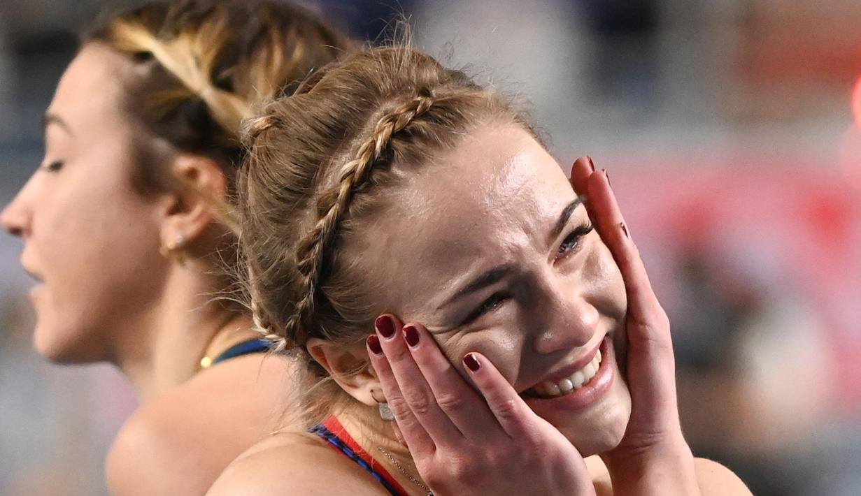 Senyum sumringah Marketa Stolova dari Republik Ceko saat perlombaan lari gawang 60m putri dalam Kejuaraan Atletik Indoor Eropa 2021 di Torun. (Foto: AFP/Sergei Gapon)