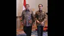 Presiden SBY dan presiden terpilih Joko Widodo meninggalkan ruangan, usai memberi keterangan pers bersama, di Laguna Resort and Spa, Nusa Dua, Bali, Rabu (27/8/14). (foto: abror/presidenri.go.id)