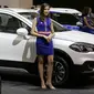 SPG atau model bersanding di samping mobil Suzuki pada pembukaan GAIKINDO Indonesia International Auto Show (GIIAS) 2018 di ICE BSD, Tangsel, Kamis (2/8). Kehadiran mereka menghiasi perhelatan otomotif GIIAS 2018. (Liputan6.com/Fery Pradolo)