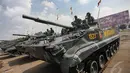 Kendaraan militer berupa tank ikut dipersiapkan dalam barisan  apel kesiapsiagaan terkait pengamanan pilpres 2014 di Lapangan Bhumi Marinir Cilandak,  Jakarta, Jumat (2/5/2014) (Liputan6.com/Faizal Fanani).