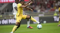 Kontroversi Pelanggaran Pada Nkunku di Laga AC Milan vs Bologna, Gabbia: Itu Harusnya Penalti!