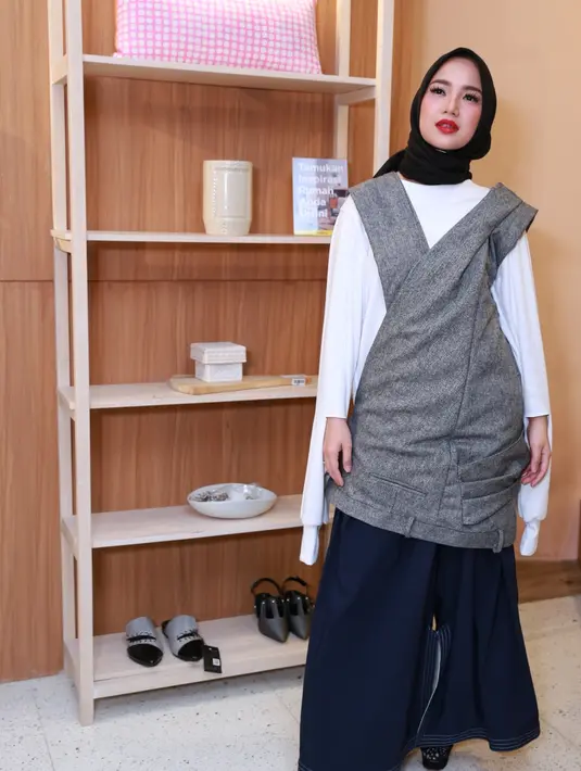 "Doain aja yang terbaik kalau buat Jedar. Karena Jedar tuh anak yang kreatif yah, bismillah banyak banget yang pengin dikerjain, dilakuin. Doain aja yang terbaik aja buat dia," ujar Chacha Frederica. (Adrian Putra/Bintang.com)