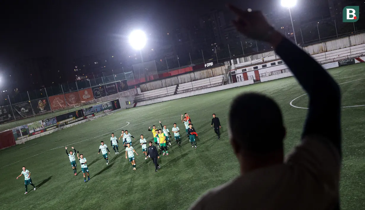 Korea-Korea Selecao sukses menyapu bersih kemenangan dalam tiga pertandingan uji coba saat pemusatan latihan di Portugal, Jumat (29/11/2024). Kunci keberhasilan timnya meraih tiga kemenangan adalah kerja sama tim yang baik. (Bola.com/Bagaskara Lazuardi)