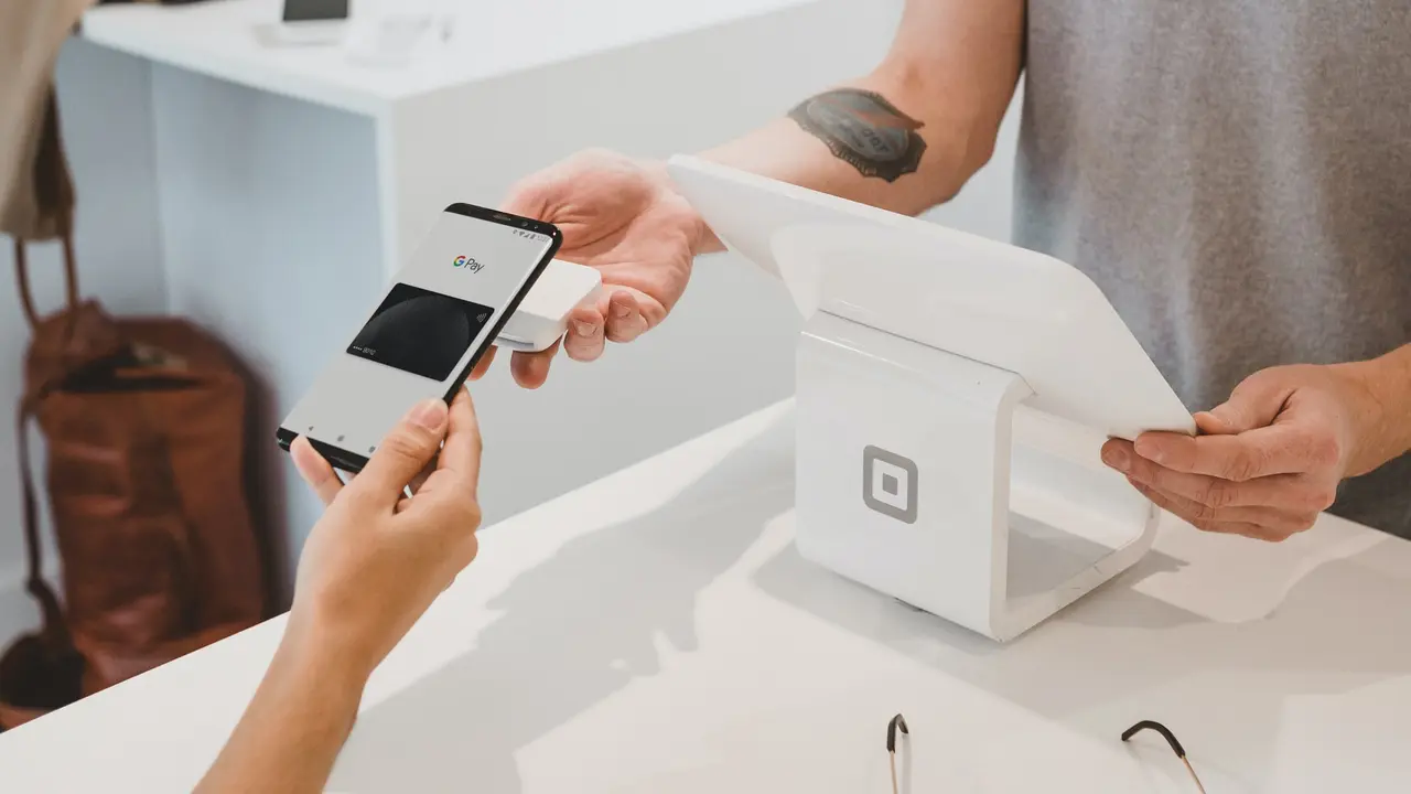 Ilustrasi bank digital. Clay Banks/Unsplash