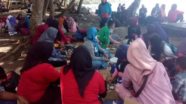 Surga Tersembunyi di Pantai Sindang Kerta Tasikmalaya yang Damai
