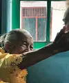 Artis peran Alexandra Gottardo akhirnya bisa ketemu dengan Opung Saulina Boru. Seorang nenek berusia 92 tahun, yang dihukum satu bulan 14 hari lantaran menebang pohon. (Instagram/got_alex)