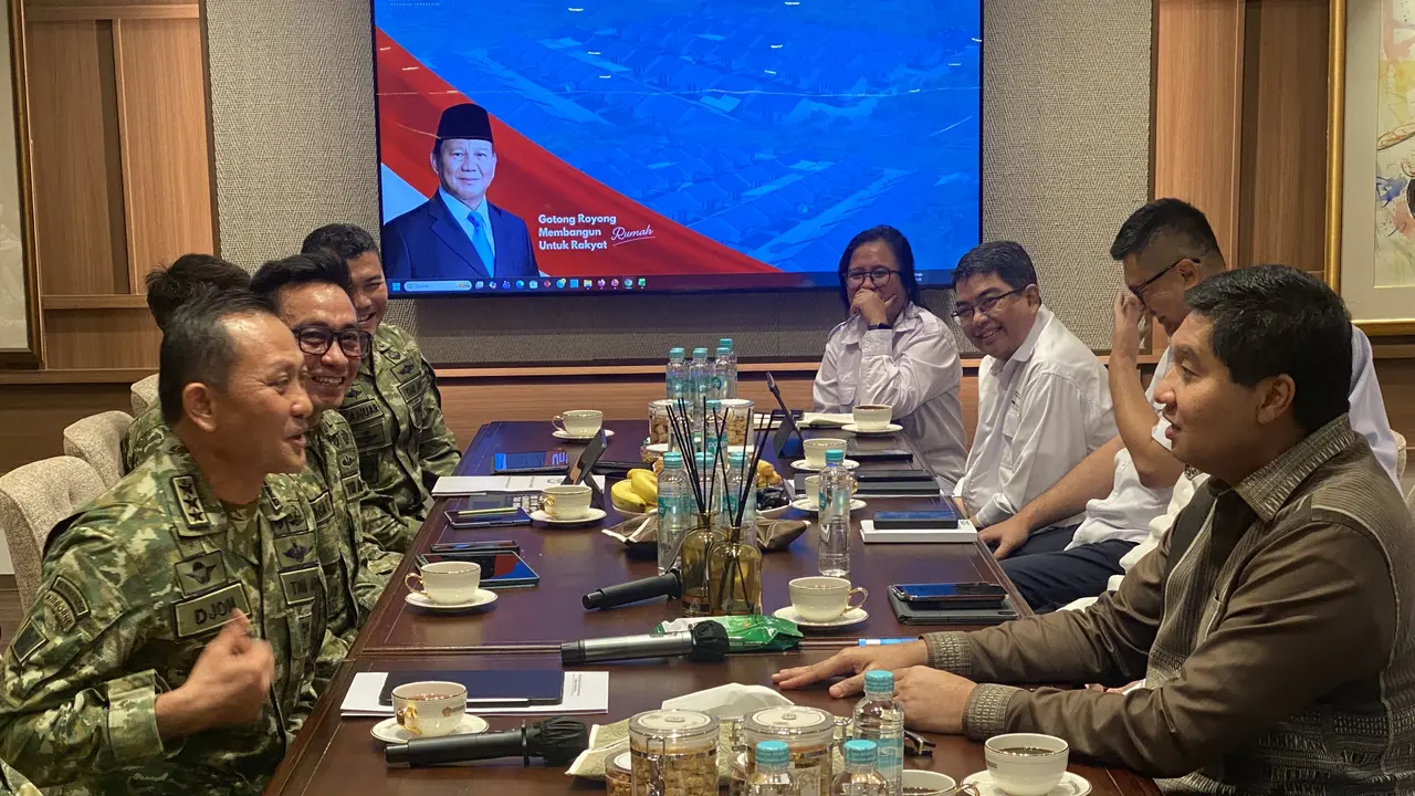Pertemuan Menteri Perumahan dan Kawasan Permukiman (PKP) Maruarar Sirait dengan TNI Angkatan Darat di Kantor Kementerian PKP, Senin (9/2/2026). (Liputan6.com/Christian)
