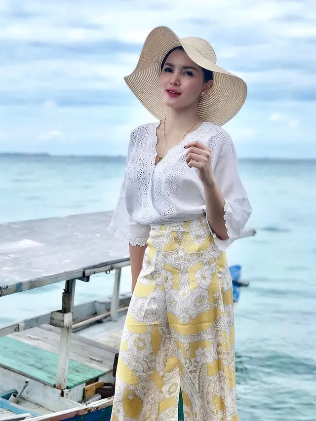 Putuskan Lepas Hijab, Ini 6 Potret Terbaru Intan Hardja