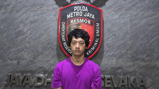 Tidur Lelap Berujung Kaget: Polisi Bangunkan Maling Ponsel