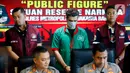 Atas perbuatannya, Fachry Albar dijerat Pasal 111 ayat 1 dan atau Pasal 112 ayat 1 UU Nomor 35 Tahun 2009 tentang Narkoba serta Pasal 62 UU Nomor 5 Tahun 1997 tentang Psikotropika dengan maksimal hukuman 12 tahun penjara. (Liputan6.com/Herman Zakharia)