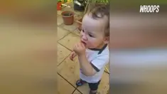 Ekspresi sang bocah tak seperti anak kecil yang sedang makan permen.