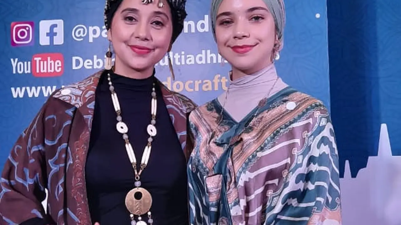 Ayu Azhari dan Isabelle Tramp (Zulfa Ayu Sundari)