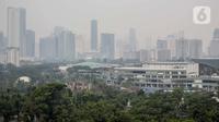 Berdasarkan data IQAir pada hari ini Kamis (31/8/2023) pukul 13.50 WIB, tingkat polusi Ibu Kota berada di angka 174. (Liputan6.com/Faizal Fanani)