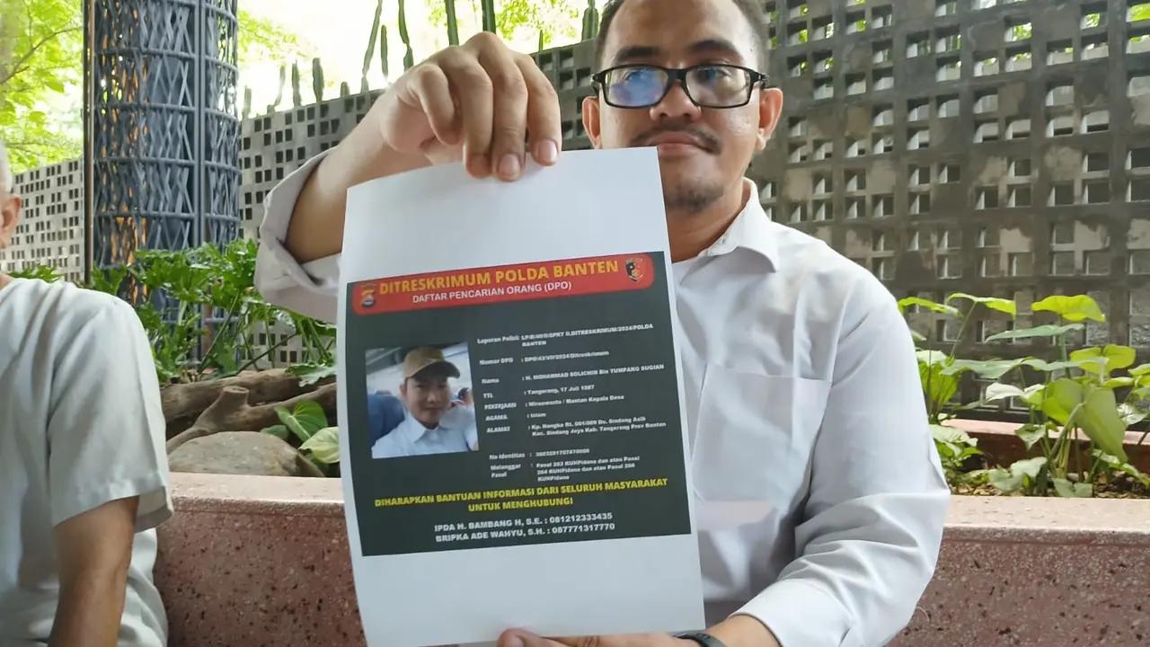 Kepala Desa Wanakerta, Kecamatan Sindang Jaya, Kabupaten Tangerang, Tumpang Sugian resmi ditahan di Rutan Kelas I Tangerang.