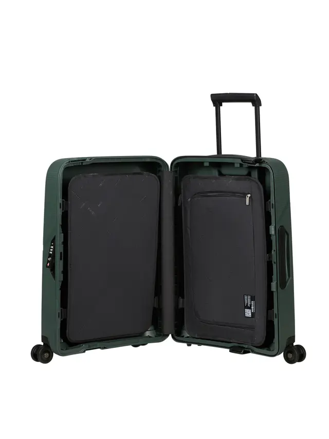 Menerapkan Traveling yang Ramah Lingkungan dengan Koper Botol Plastik