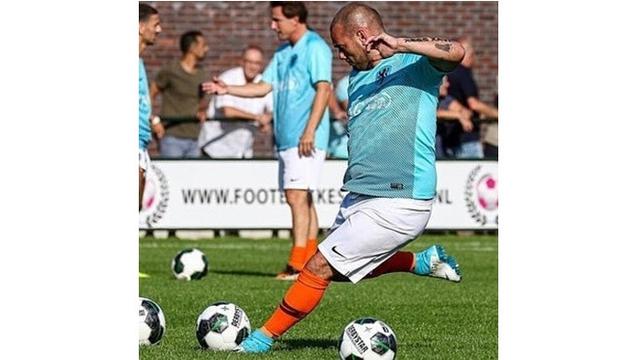 Baru 2 Minggu Pensiun, Ini 6 Potret Terbaru Wesley Sneijder yang Bikin Pangling