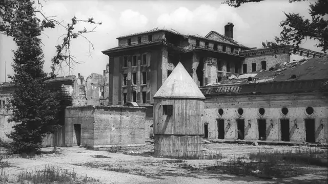 Bunker Adolf Hitler di Berlin (German Federal Archive via Wikimedia Commons)
