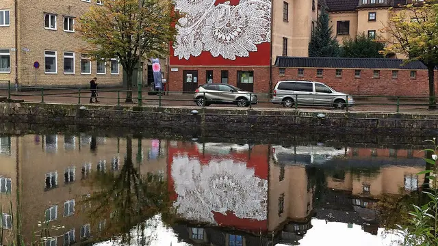 Lukisan Renda Rajut