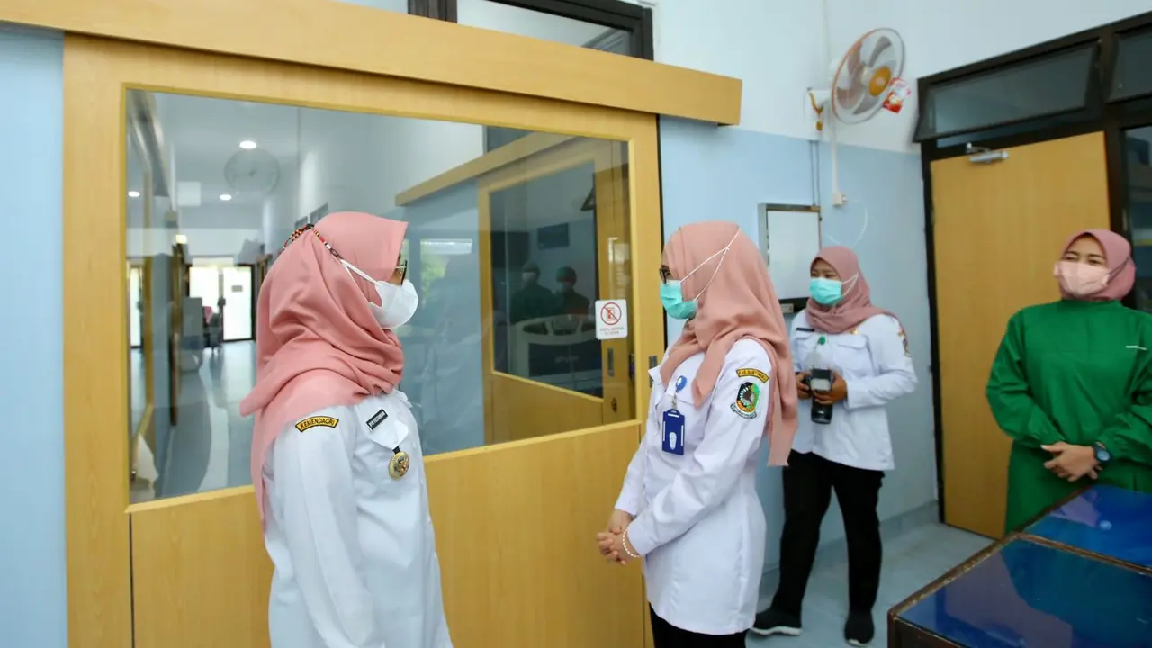 Bupati Banyuwangi Ipuk Fiestiandani meninjau fasilitas kesehatan di RSUD Blambangan Banyuwangi (Istimewa)
